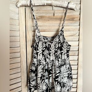 Swing tank top